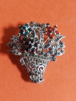 Art deco -925-ös sterling ezüst 1930-as évekbeli virágkosár bross markazit kövekkel,színes üveg kri