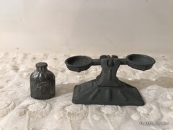 MINIATŰR - MÉRLEG + ZSÁK - ÓN - 7 x 3,5 x 2,5 cm - 3 x 2 cm - RÉGI  - HIBÁTLAN