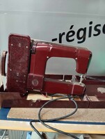 Freia vintage varrógép, amelyet Ernst Fischer tervezett és a VEB Mewa gyártott  NDK-ban.