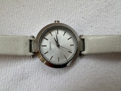 DKNY eredeti kvarc karóra szép 28 mm
