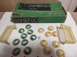 Retro gombfoci játék