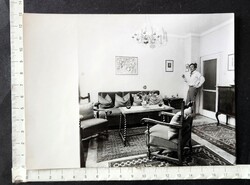 Cca. 1970 MÁRKUS LÁSZLÓ SZÍNMŰVÉSZ PRIVÁT LAKÁSÁBAN KÉSZÜLT KORABELI EZÜSTZSELATIN FOTÓ FÉNYKÉP