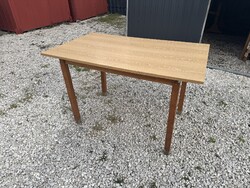Retro kocsmai asztalok