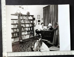 Cca. 1970 MÁRKUS LÁSZLÓ SZÍNMŰVÉSZ PRIVÁT LAKÁSÁBAN KÉSZÜLT KORABELI EZÜSTZSELATIN FOTÓ FÉNYKÉP