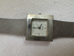 Yves Rocher eredeti kvarc karóra szép 26 mm