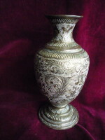 Kisméretű indiai réz váza 12 cm.