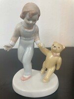 Aquincumi kislány macival