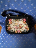 Csodaszép,gyönyörű gobelin táska, fekete lakk, retikül,színházi,alkalmi táska.Teljesen új állapotban