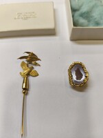 Art Deco aranyozott régi francia kitűző és achát medál