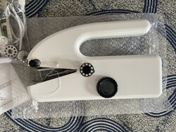 Vadonatúj kézi varrógép