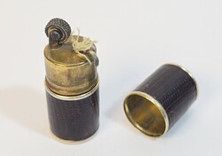 Vintage/régi bőrborítású benzines mini öngyújtó