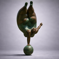 Monumentális absztrakt női bronz szobor – modern kerti / köztéri installáció