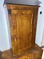 Impozáns Biedermeier szekrény eladó