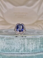 Antik arany nagyméretű karmazált gyűrű szintetikus zafírral és gyémántokkal