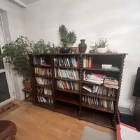 Koloniál szekrény és könyvespolcok