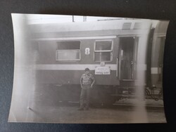 Régi fotó Poprad- Tatry / Tátra vasúti kocsi előtt 1960-as évek