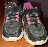 31-es, fekete cipő kislánynak