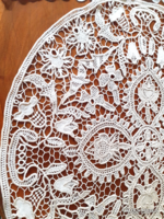 Csodaszép varrt csipke terítő. 63 cm