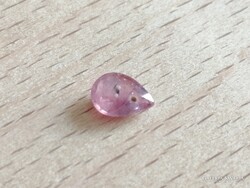 0.60ct 6.7x4.8mm Kezeletlen Pink Rubin Drágakő