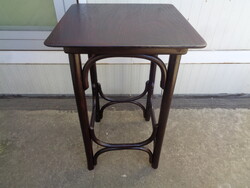 Thonet kisasztal