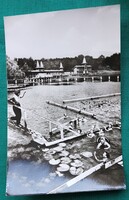 Hévíz, gyógyfürdő, fürdő épülete, strand, tó, fürdőző emberek, látkép,1964, futott képeslap