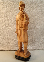 Vintage kézzel faragott nagy népi fa faragás paraszt figura szobor fafaragás kalapos pipázó férfi