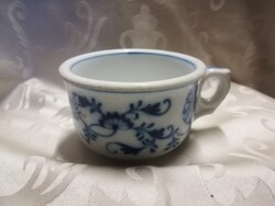 Vastag falú komacsésze máz alatti kék mintával