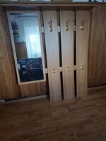Tükrös előszobafal