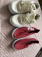 2 pár kislánynak való cipő