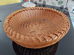 Hibátlan kézzel font rattan fonott kosár átmérője 15cm, magassága 4,5cm
