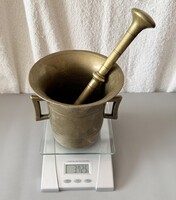 Antik, nagyméretű nehéz sárgaréz patika mozsár törővel (XIX. sz. vége) – 3,7 kg - 14,5/16,5 cm