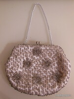 RETIKÜL - KÉZZEL VARRT - RÉGI - ÚJSZERŰ - BÉCSBEN KÉSZÜLT - 18 x 14 cm + LÁNC 15 cm  - HIBÁTLAN