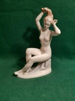 Aquincum fésülködő nő