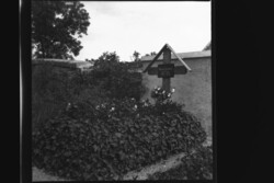 Régi fotónegatív Bartos Lászlóné szül. Backer Olga sirja, 1906-1929  1930/40-es évek