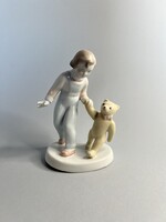 Aquincumi kislány macival