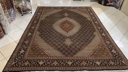 4073 ÁLOMSZÉP Mahi Tabríz mintás Kézi Gyapjú Perzsa Szőnyeg 250X340CM