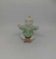 Zsolnay porcelán ölbe kéreckedő gyerek!