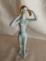 Hollóházi porcelán sálas nő!