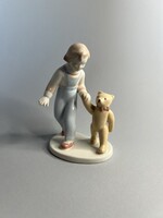 Aquincumi kislány macival