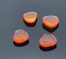 • Borostyán szívek 4.8 ct, 9mm drágakő ékszerészeknek, gyűjtőknek vagy más  hobby célra--új