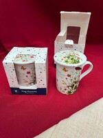 Gyönyörű virág és pillangó mintás porcelán bögre tetővel és fém szűrővel
