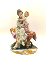 Capodimonte olasz porcelán hölgy babával 16.5cm
