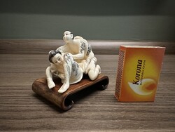 Erotikus csont faragvány - okimono
