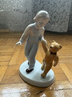 Aquincum kislány macival