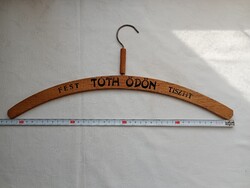 Fa vállfa 11 -  Tóth Ödön fest, tisztít feliratos régi reklám vállfa fém kampóval 43cm