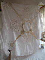 Toledós, horgolt betétes 170 cm.átm. kerek  pamut terítő.