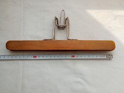 Fa vállfa 13 - fából és fémből készült nadrág vagy szoknyatartó  27cm