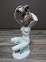 Herendi porcelán fésülködő nő 37cm