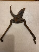 Antik,régi metsző olló.Régiség a 60-as évekből.Fellelt állapotban. Fém. Működik.Ágvágó szerszám.23cm