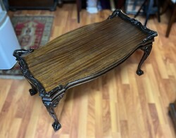 Antik stílusú dohányzóasztal